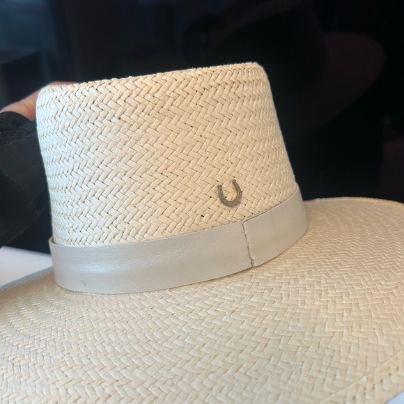 Penn Stables - Picture 2 of 3